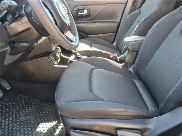 Used 2023 Jeep Renegade Latitude AWD/4WD image 16