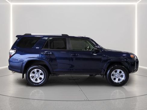 Used 2022 Toyota 4Runner SR5 Premium w/ Moonroof Package AWD/4WD image 6