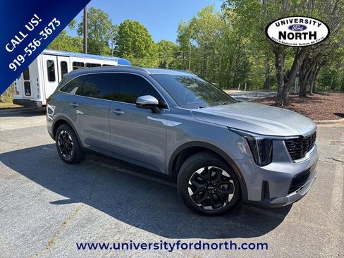 Used 2025 Kia Sorento S image 1