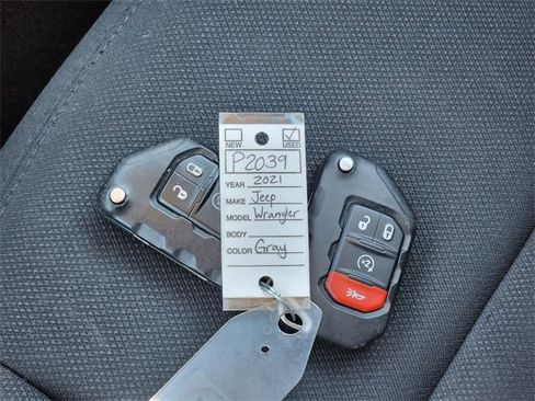 Used 2021 Jeep Wrangler Unlimited Sahara image 33