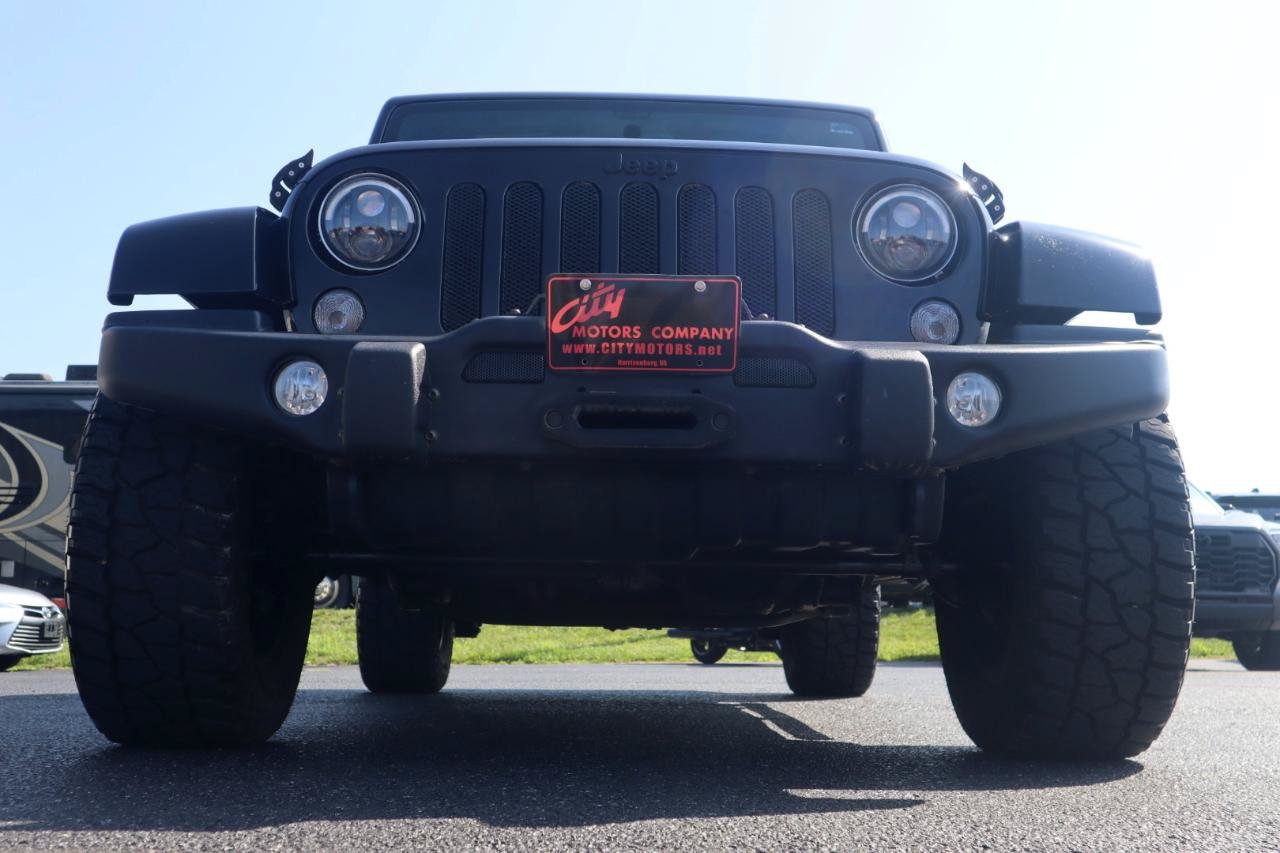 Used 2015 Jeep Wrangler Unlimited Sahara w/ Connectivity Group AWD/4WD image 5