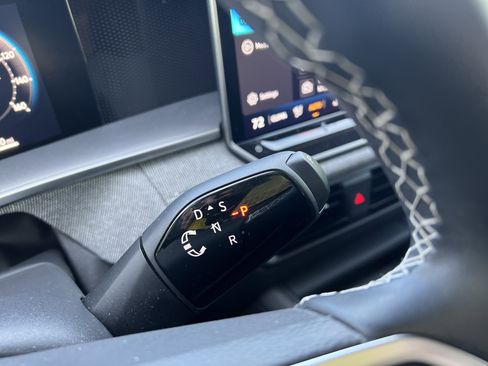 Used 2025 Volkswagen Tiguan S image 23