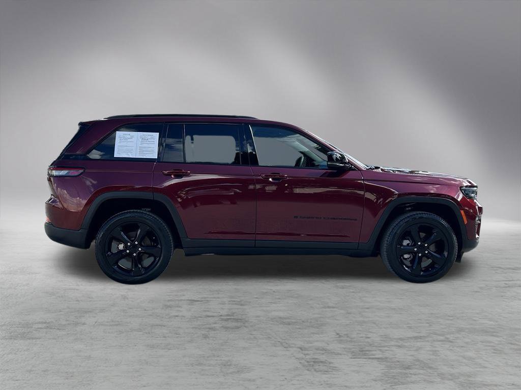 Certified 2025 Jeep Grand Cherokee Limited w/ Black Appearance Package RWD image 4