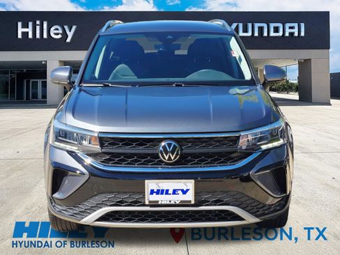 Used 2023 Volkswagen Taos SE w/ Black Wheel Package FWD image 6