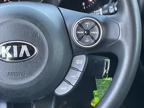Used 2017 Kia Soul FWD image 13