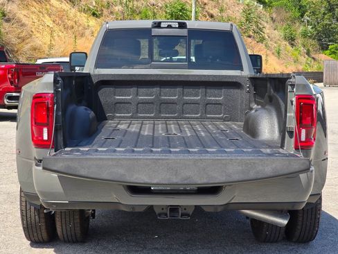 New 2026 RAM 3500 Laramie AWD/4WD image 13