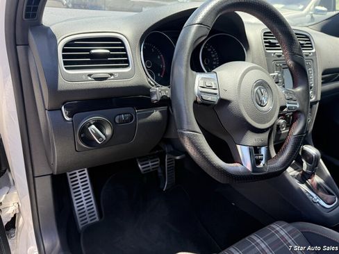 Used 2011 Volkswagen Golf 2-Door FWD image 9