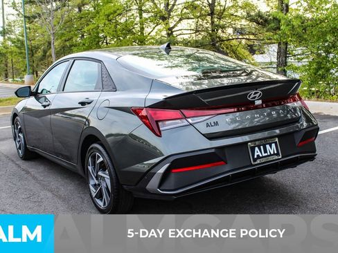 Used 2025 Hyundai Elantra Sport image 4