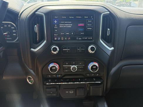 Used 2020 GMC Sierra 2500 AT4 w/ AT4 Premium Package AWD/4WD image 18