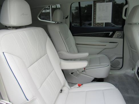Used 2026 Buick Enclave Avenir w/ Super Cruise Package AWD/4WD image 37