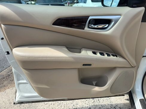 Used 2015 Nissan Pathfinder Platinum FWD image 18