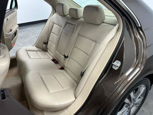 Used 2014 Mercedes-Benz E 350 4MATIC Sedan image 38