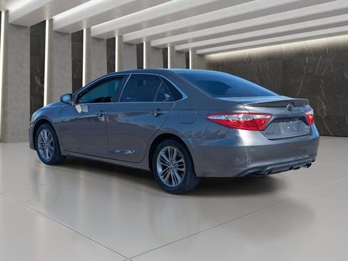 Used 2017 Toyota Camry SE image 4