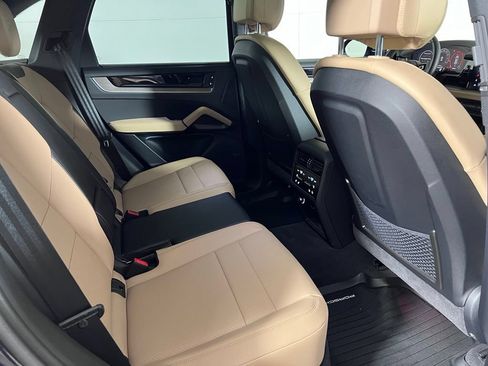 Certified 2025 Porsche Cayenne AWD/4WD image 21