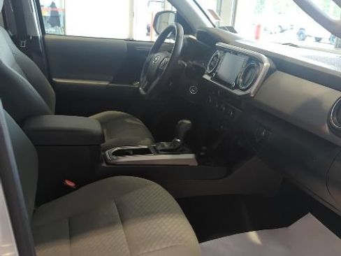 Used 2022 Toyota Tacoma SR5 AWD/4WD image 16