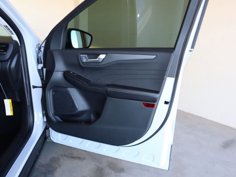 New 2026 Ford Escape SE image 39