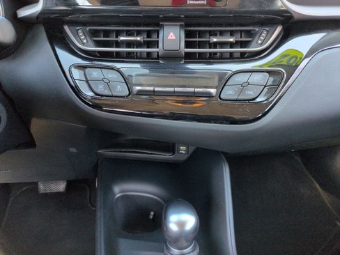 Used 2021 Toyota C-HR LE FWD image 13