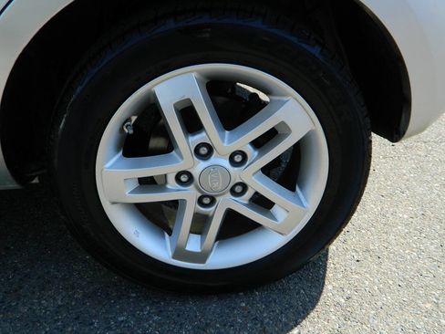 Used 2010 Kia Soul + image 23