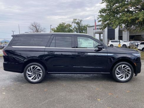 New 2025 Lincoln Navigator L Reserve image 2