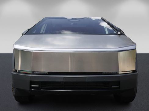 Used 2024 Tesla Cybertruck AWD Crew Cab image 8