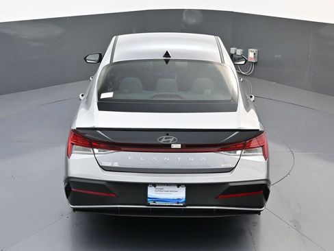 Used 2025 Hyundai Elantra SEL FWD image 17