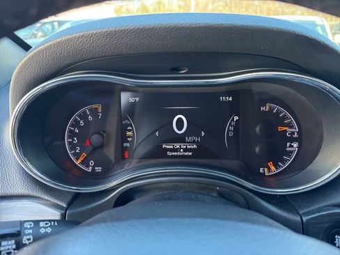 Used 2022 Jeep Grand Cherokee Laredo X image 12