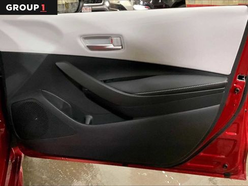 Used 2025 Toyota Corolla SE image 22