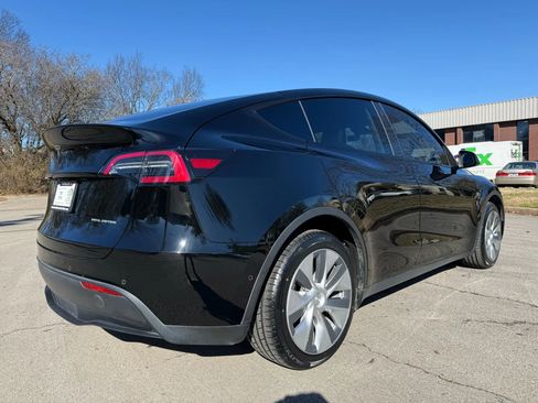 Used 2022 Tesla Model Y Long Range image 6