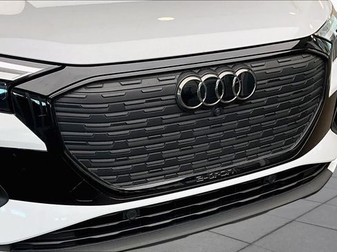 Used 2025 Audi Q4 e-tron Premium Plus w/ Premium Plus RWD image 31