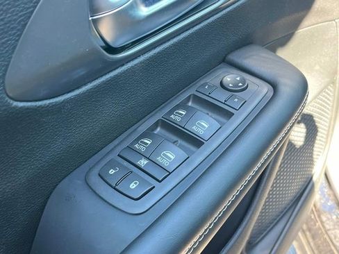 New 2026 Chrysler Pacifica Select image 13