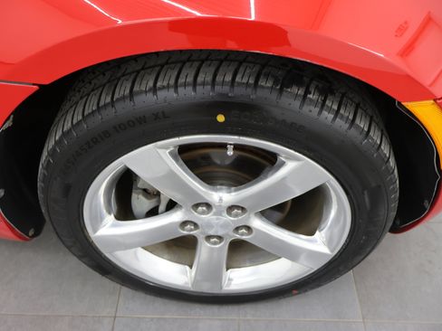 Used 2007 Pontiac Solstice GXP w/ Premium Package RWD image 3