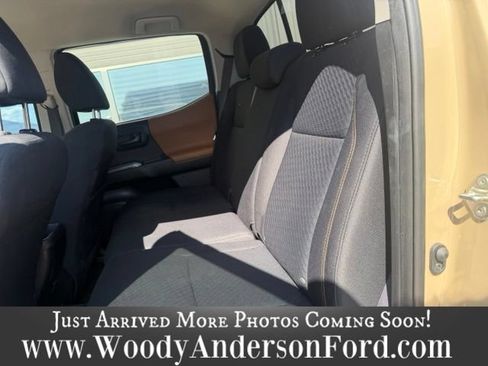 Used 2020 Toyota Tacoma SR5 RWD image 11