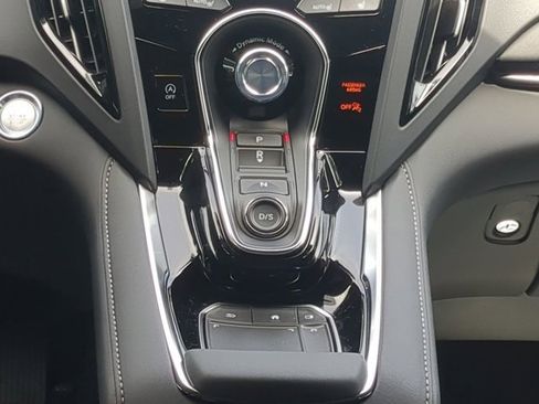 Used 2025 Acura RDX SH-AWD image 17