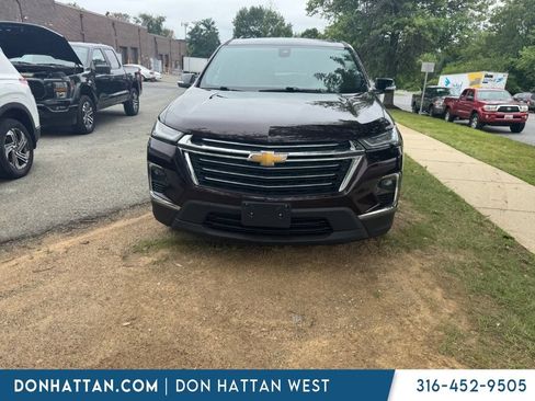 Used 2023 Chevrolet Traverse LT AWD/4WD image 2
