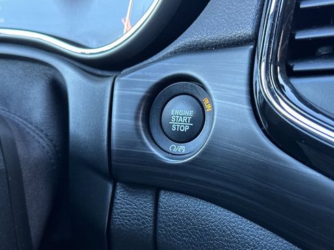 Used 2021 Jeep Grand Cherokee Laredo X image 22