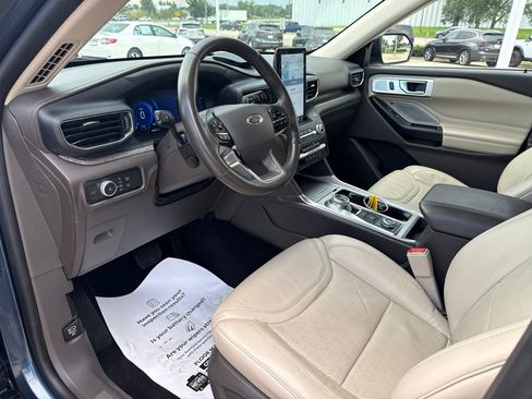 Used 2020 Ford Explorer Platinum w/ Premium Technology Package AWD/4WD image 8