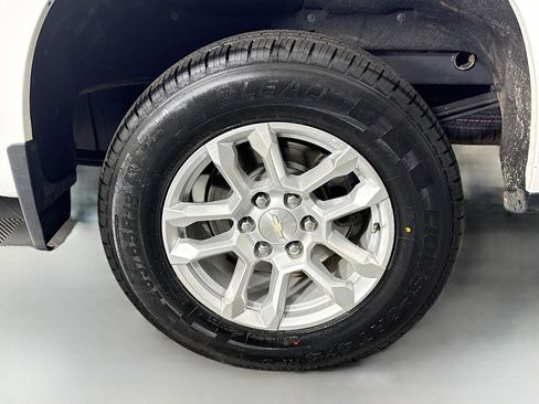 Used 2022 Chevrolet Silverado 1500 LT w/ Convenience Package II image 37