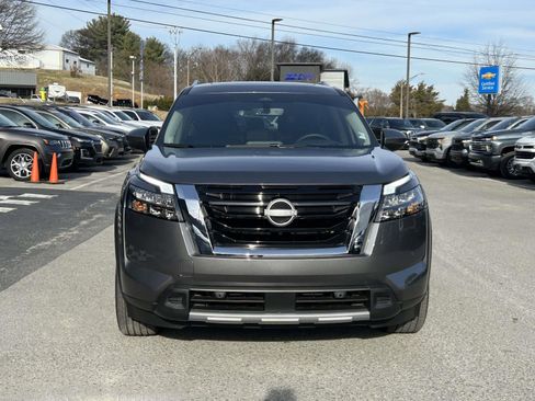 Used 2025 Nissan Pathfinder Platinum w/ Cargo Package image 8