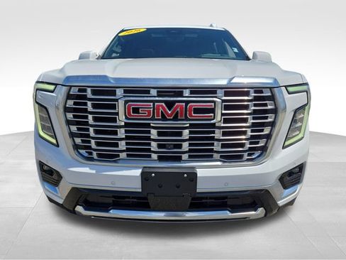 Used 2026 GMC Yukon XL Denali w/ Advanced Technology Package AWD/4WD image 4