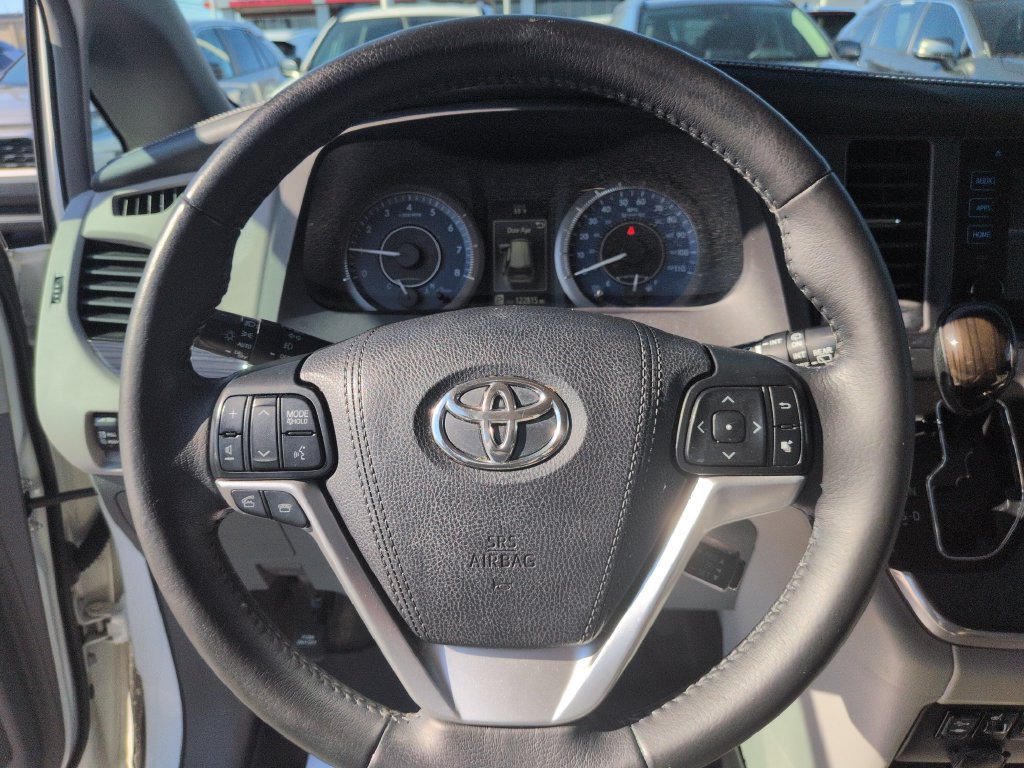 Used 2017 Toyota Sienna FWD image 14