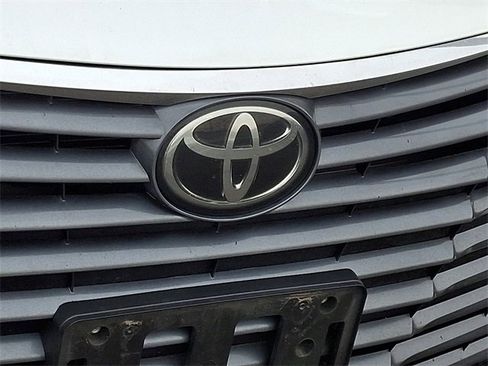 Used 2022 Toyota Avalon XLE image 9