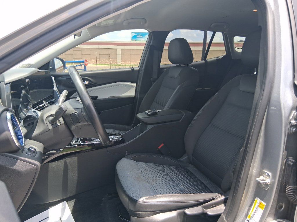 Used 2024 Chevrolet Trax LT w/ LT Convenience Package FWD image 14