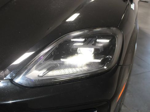 Used 2024 Porsche Cayenne Coupe AWD/4WD image 56