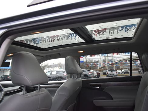 Used 2021 Toyota Highlander Platinum image 19