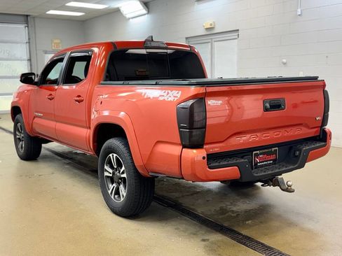 Used 2017 Toyota Tacoma TRD Sport w/ Premium & Technology Package AWD/4WD image 8