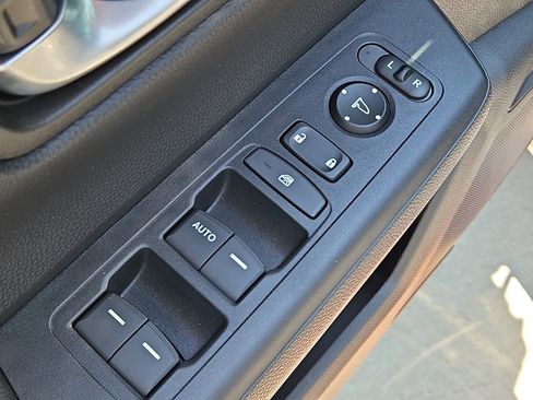Used 2025 Honda CR-V LX image 20