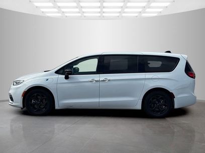 Used 2024 Chrysler Pacifica Limited
