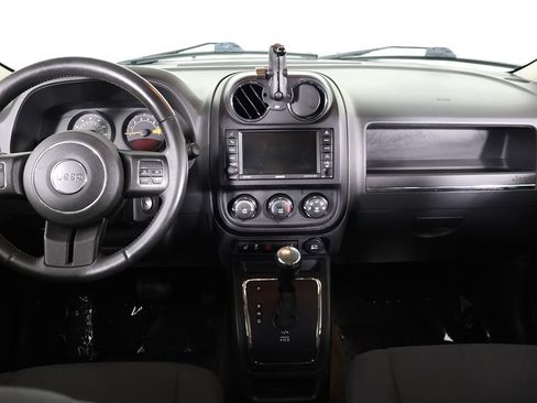 Used 2014 Jeep Patriot Latitude AWD/4WD image 30