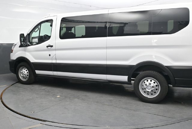 Used 2023 Ford Transit 350 XL AWD/4WD image 4