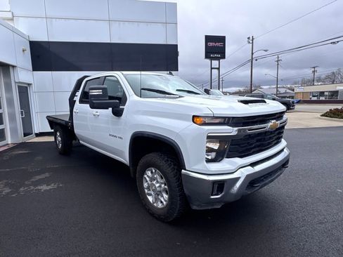 Used 2024 Chevrolet Silverado 2500 LT w/ Convenience Package image 9